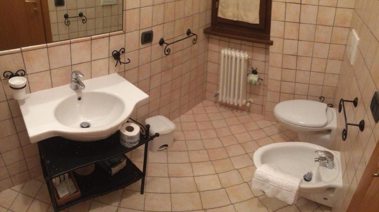 Il Castagno Bed & Breakfast Montemonaco Bagian luar foto